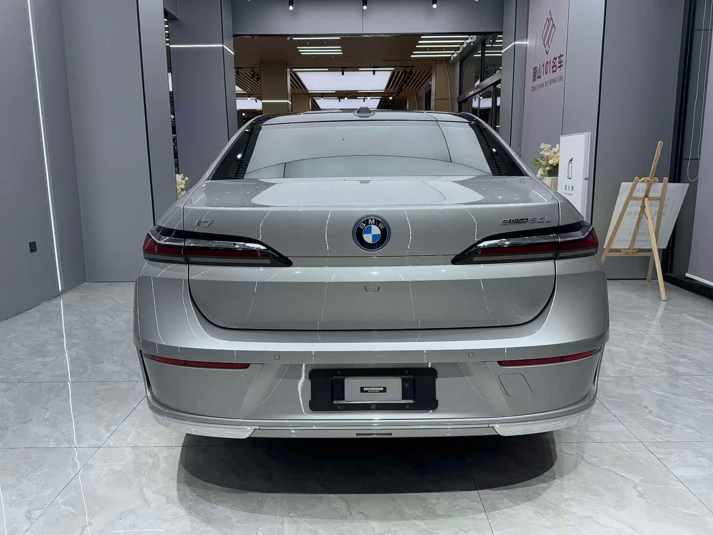 BMW i7 2023 — Фото 7/20