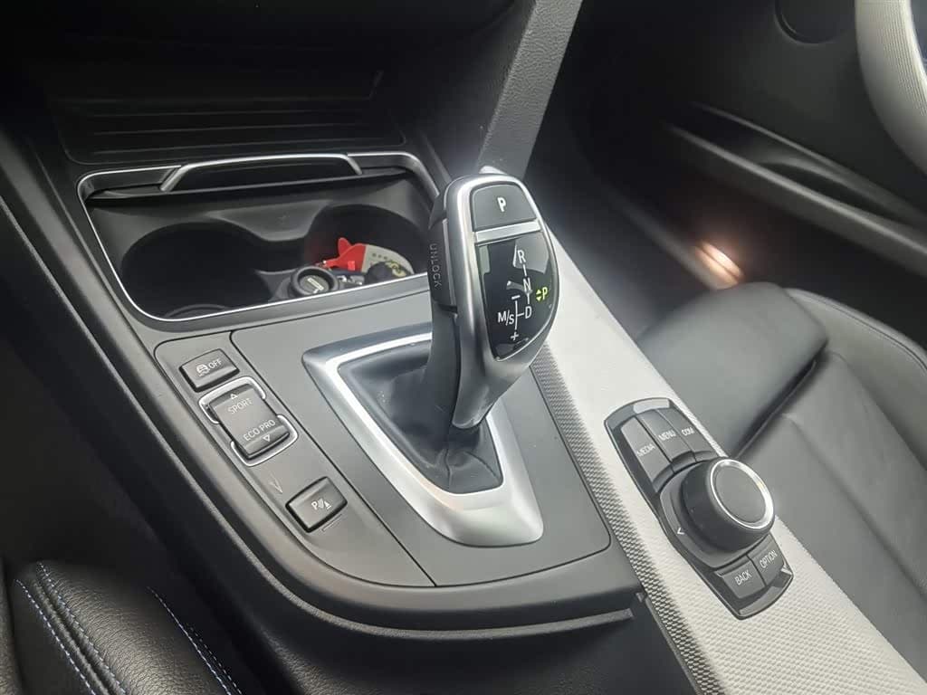 BMW 3 Series 2018 — Фото 13/20