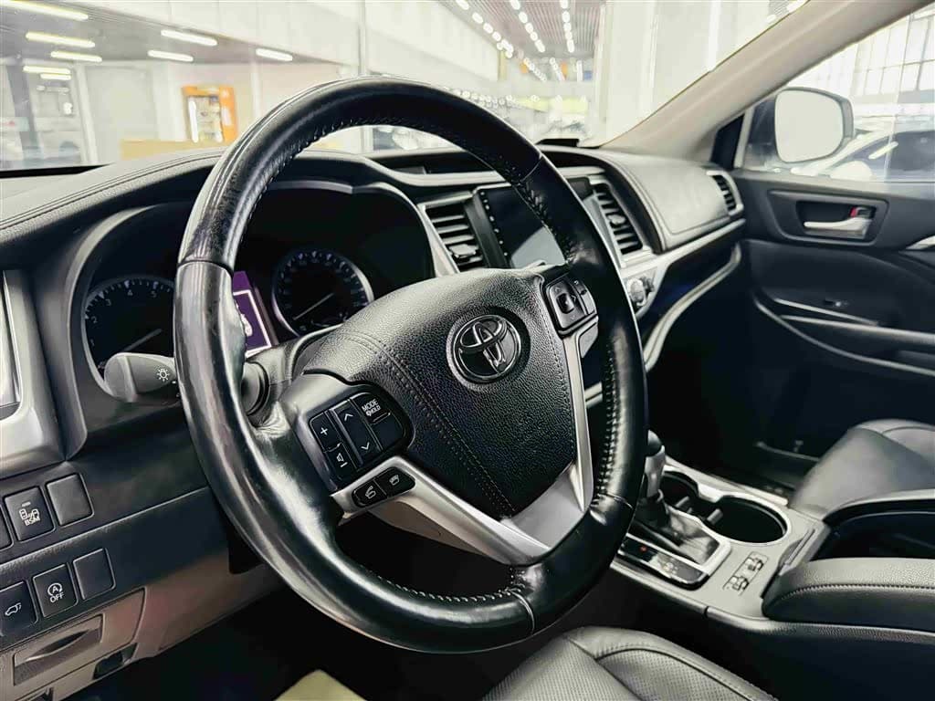 Toyota Highlander 2017 — Фото 13/20