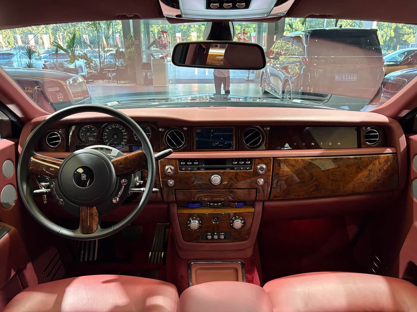 Rolls-Royce Phantom 2012 — Фото 14/20