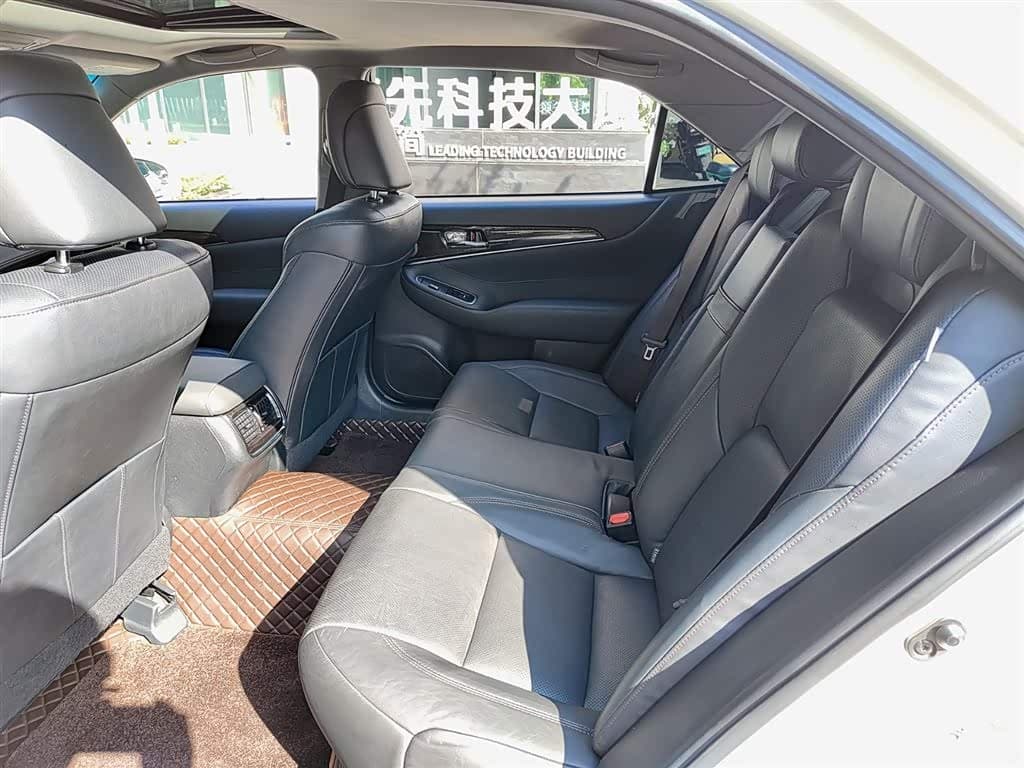 Toyota Crown 2017 — Фото 8/11