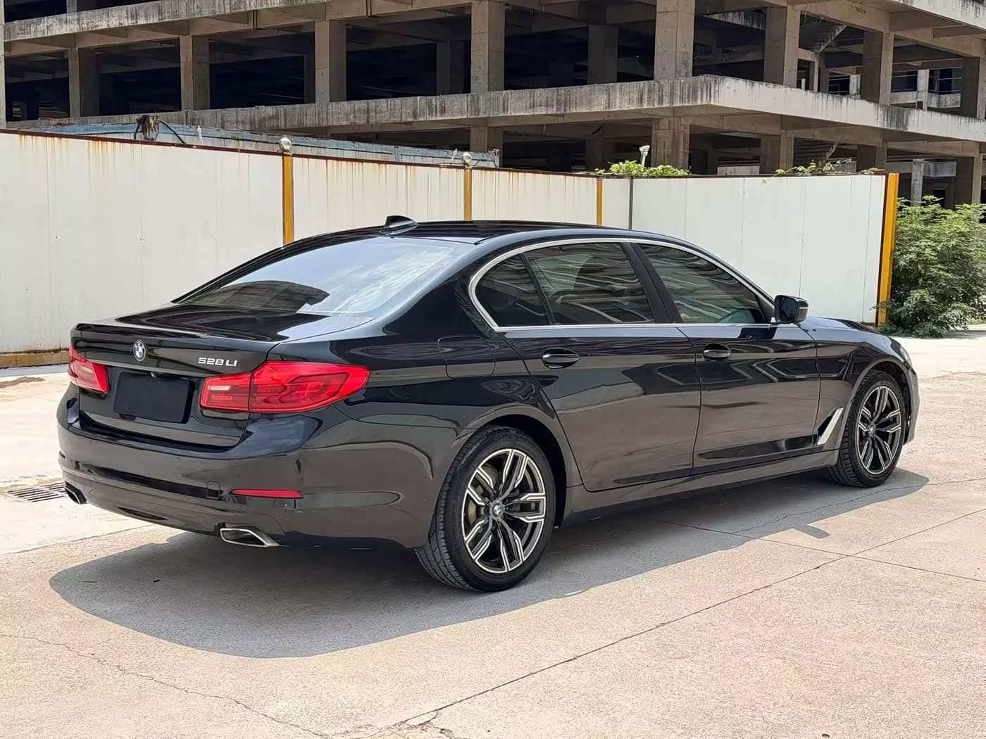 BMW 5 Series 2018 — Фото 4/20