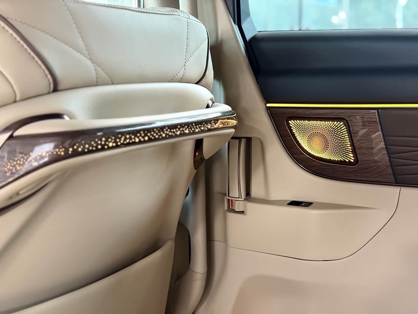 Toyota Vellfire 2026 — Фото 16/20
