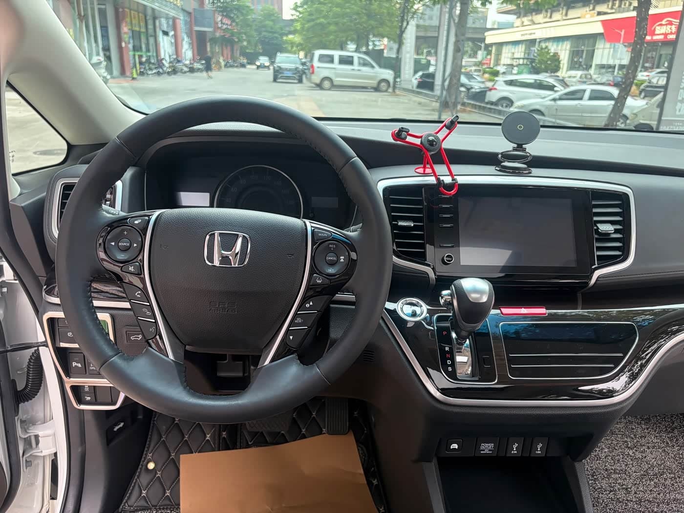 Honda Odyssey 2020 — Фото 18/20
