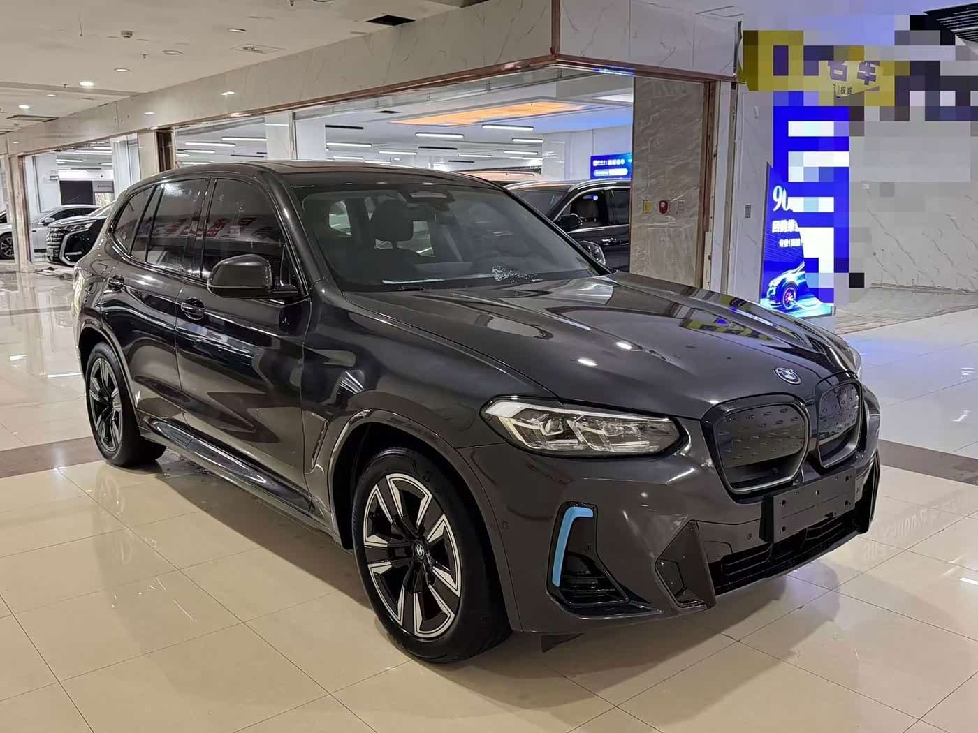 BMW iX3 2022 — Фото 12/18