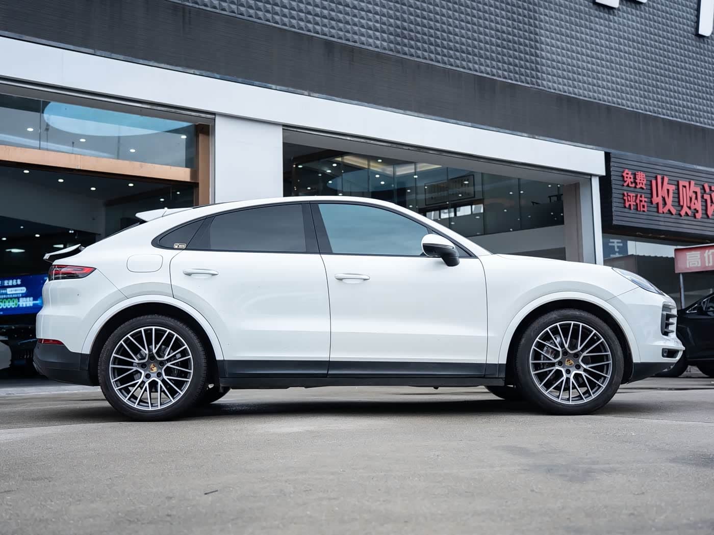 Porsche Cayenne 2020 — Фото 3/16