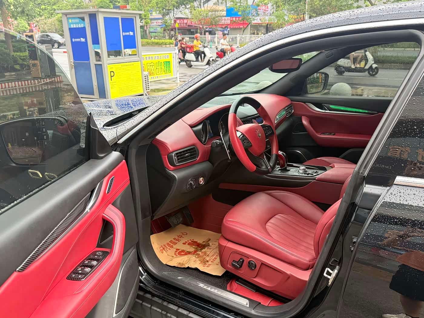 Maserati Levante 2017 — Фото 10/10