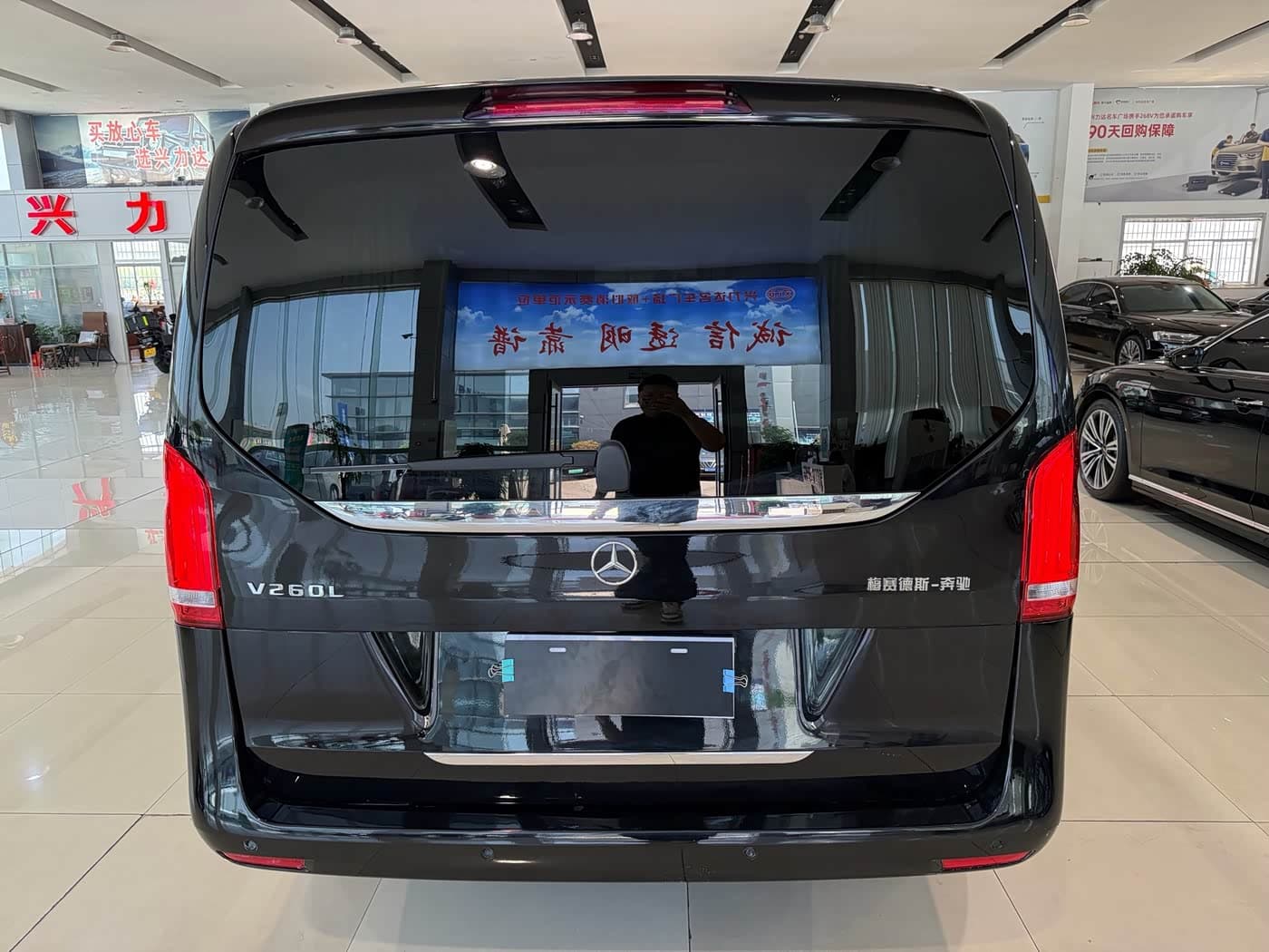 Mercedes-Benz V-Class 2019 — Фото 4/15