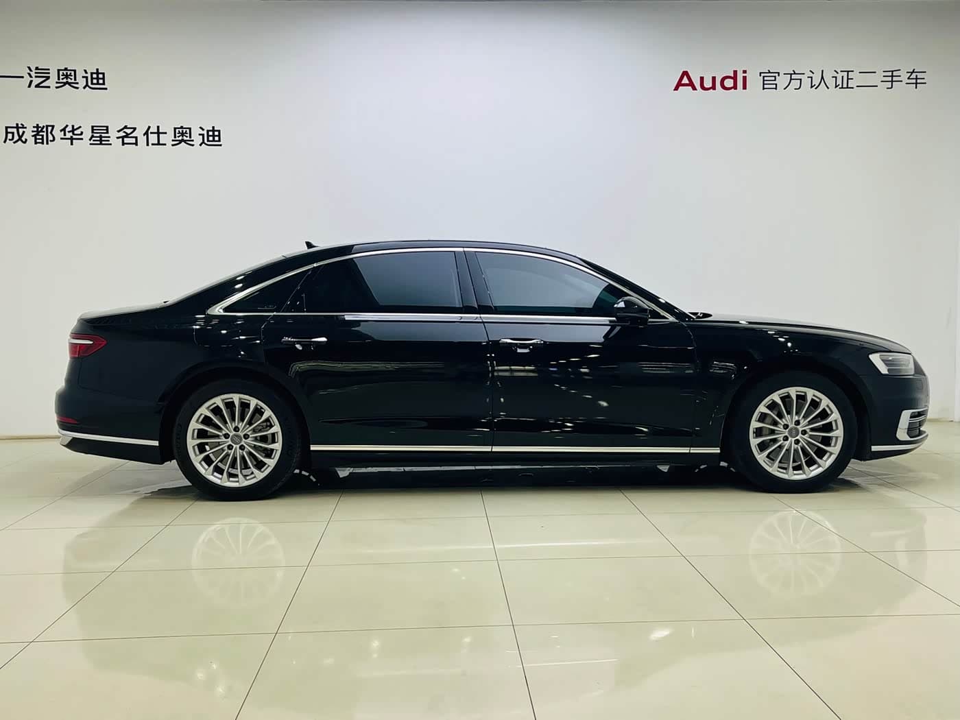 Audi A8 2018 — Фото 3/15