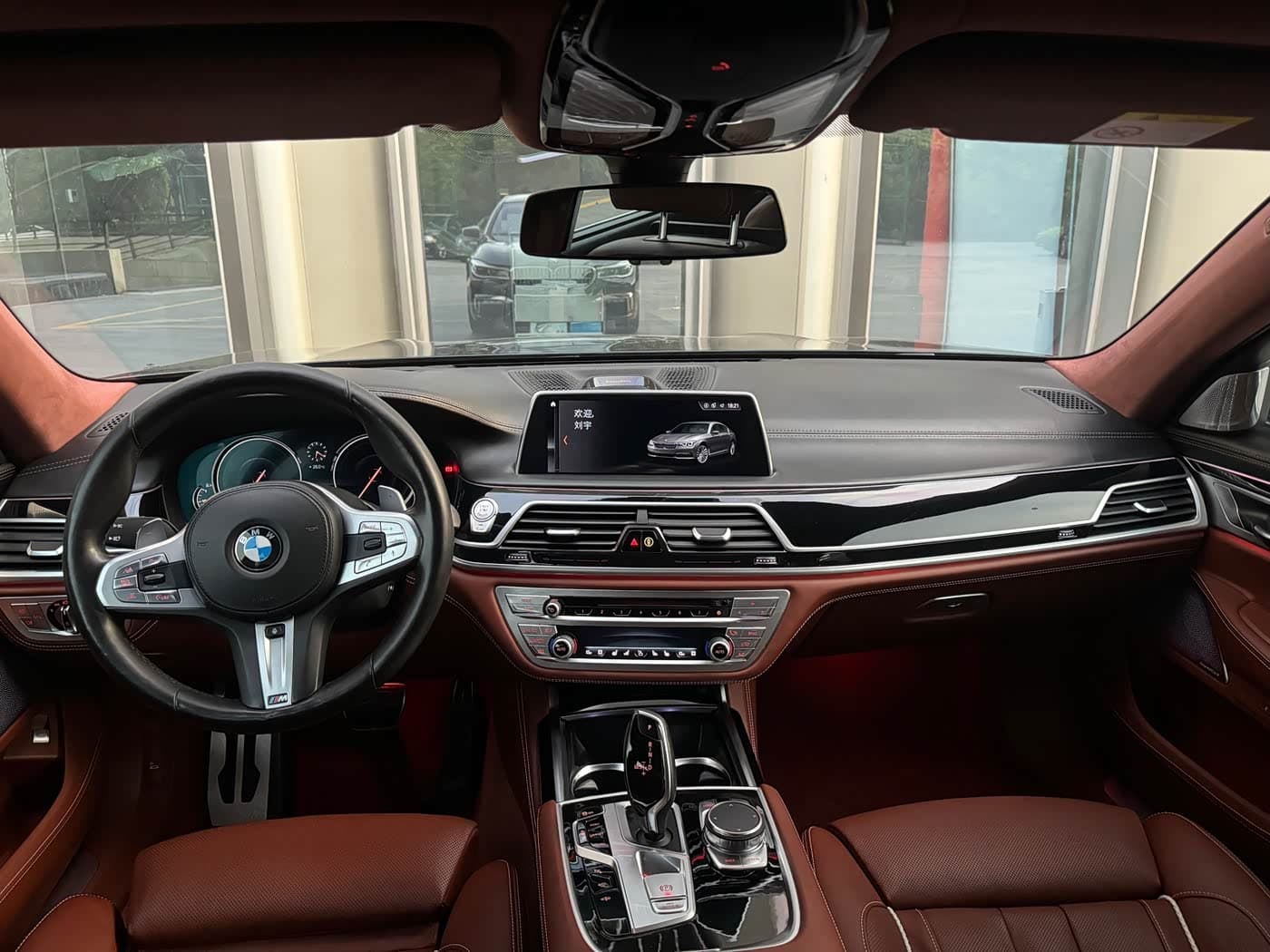 BMW 7 Series 2018 — Фото 14/20