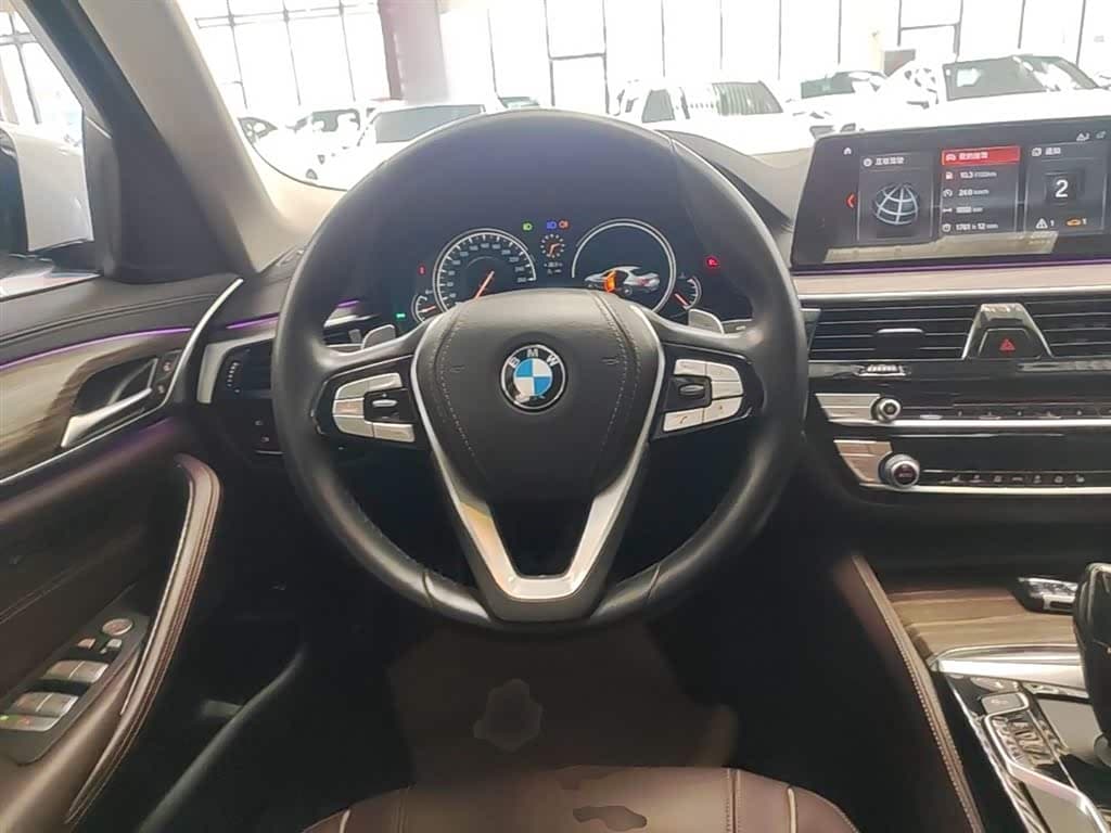 BMW 5 Series 2018 — Фото 11/20