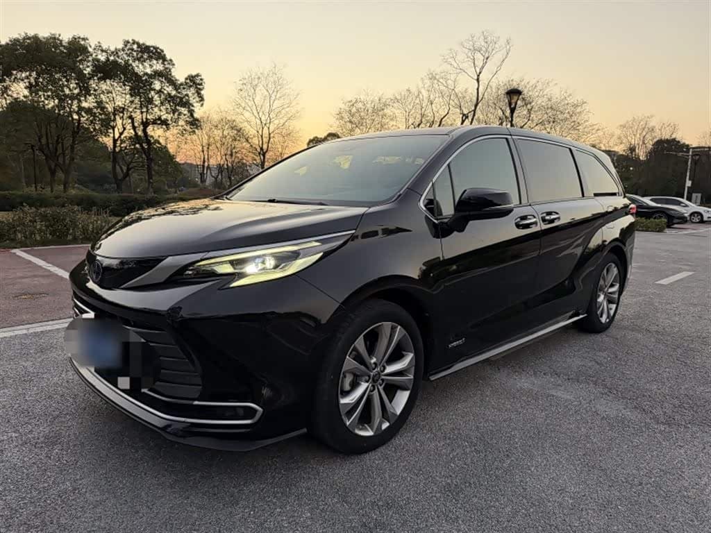 Toyota Sienna 2023 — Фото 13/20