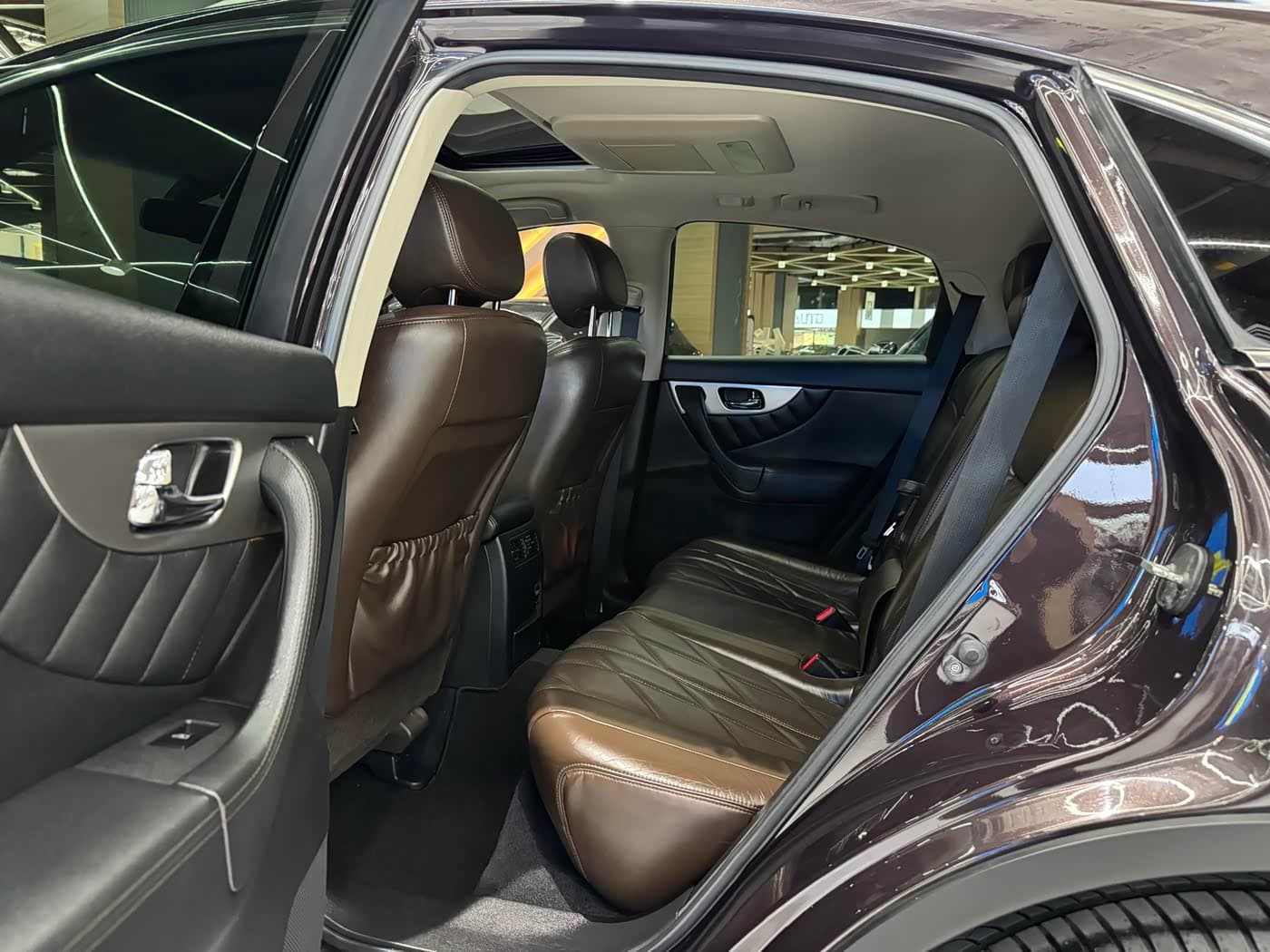 Infiniti QX70 2015 — Фото 10/18