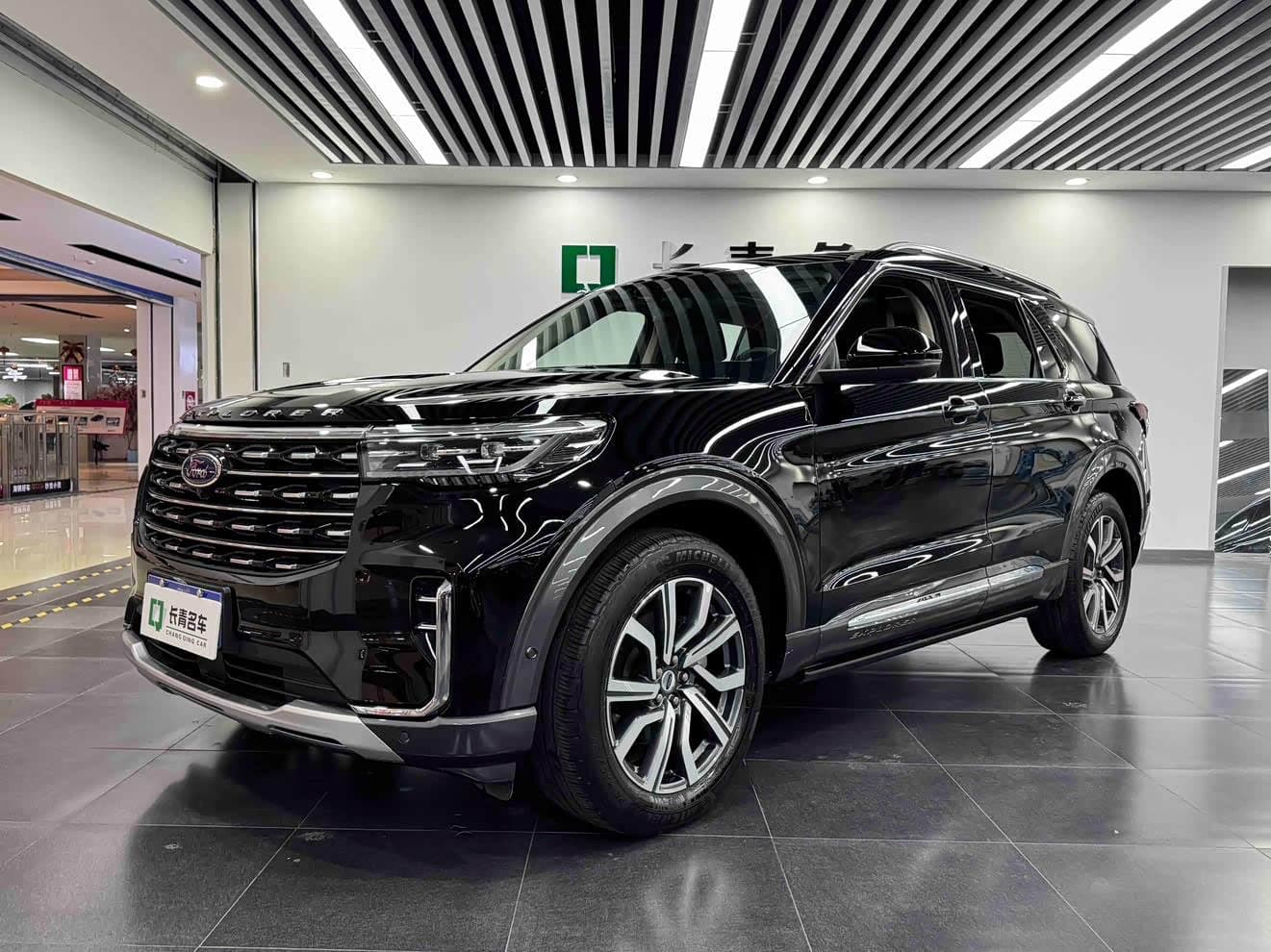 Ford Explorer 2023 — Фото 1/9