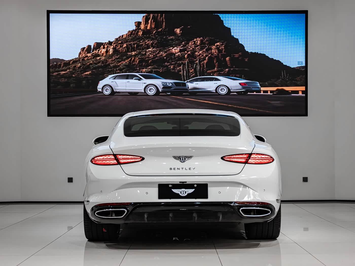 Bentley Continental Plug-in Hybrid 2026 — Фото 15/15