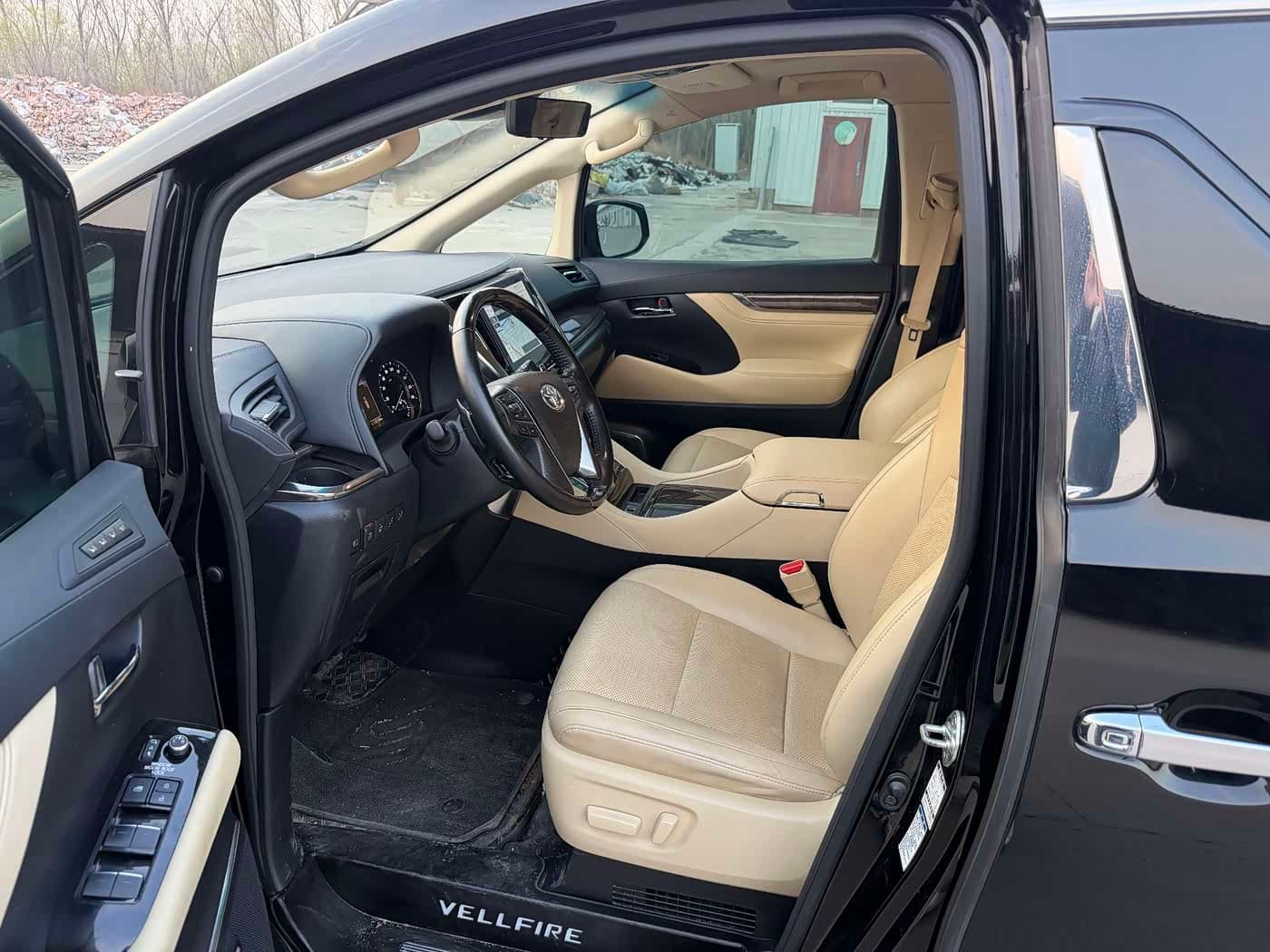 Toyota Vellfire 2023 — Фото 4/9