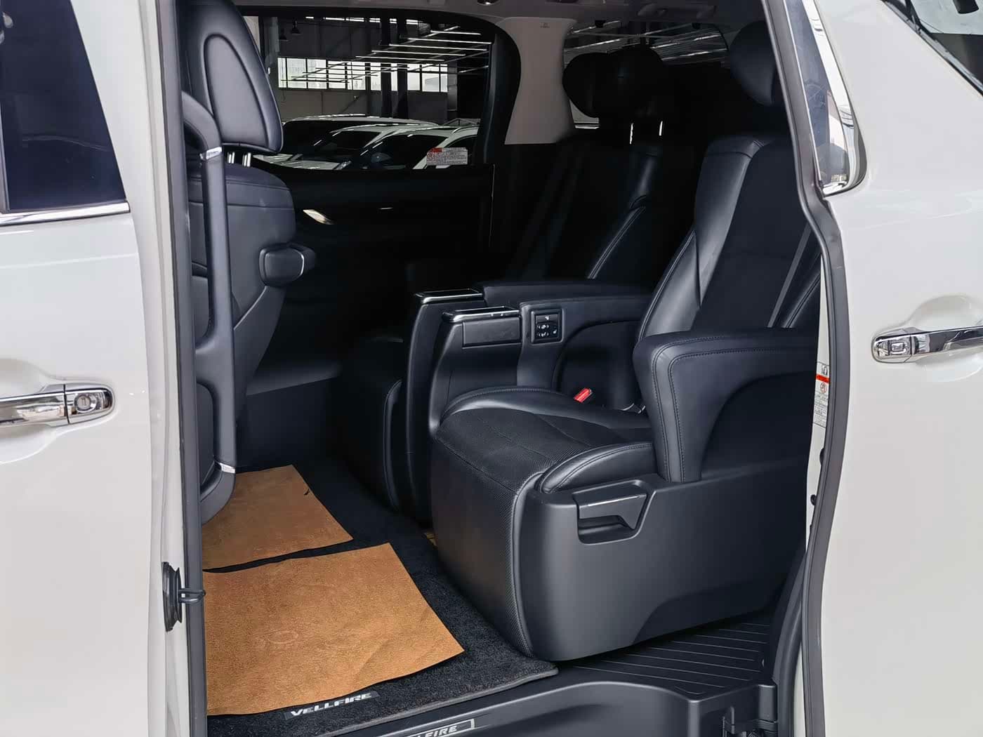 Toyota Vellfire 2021 — Фото 9/20