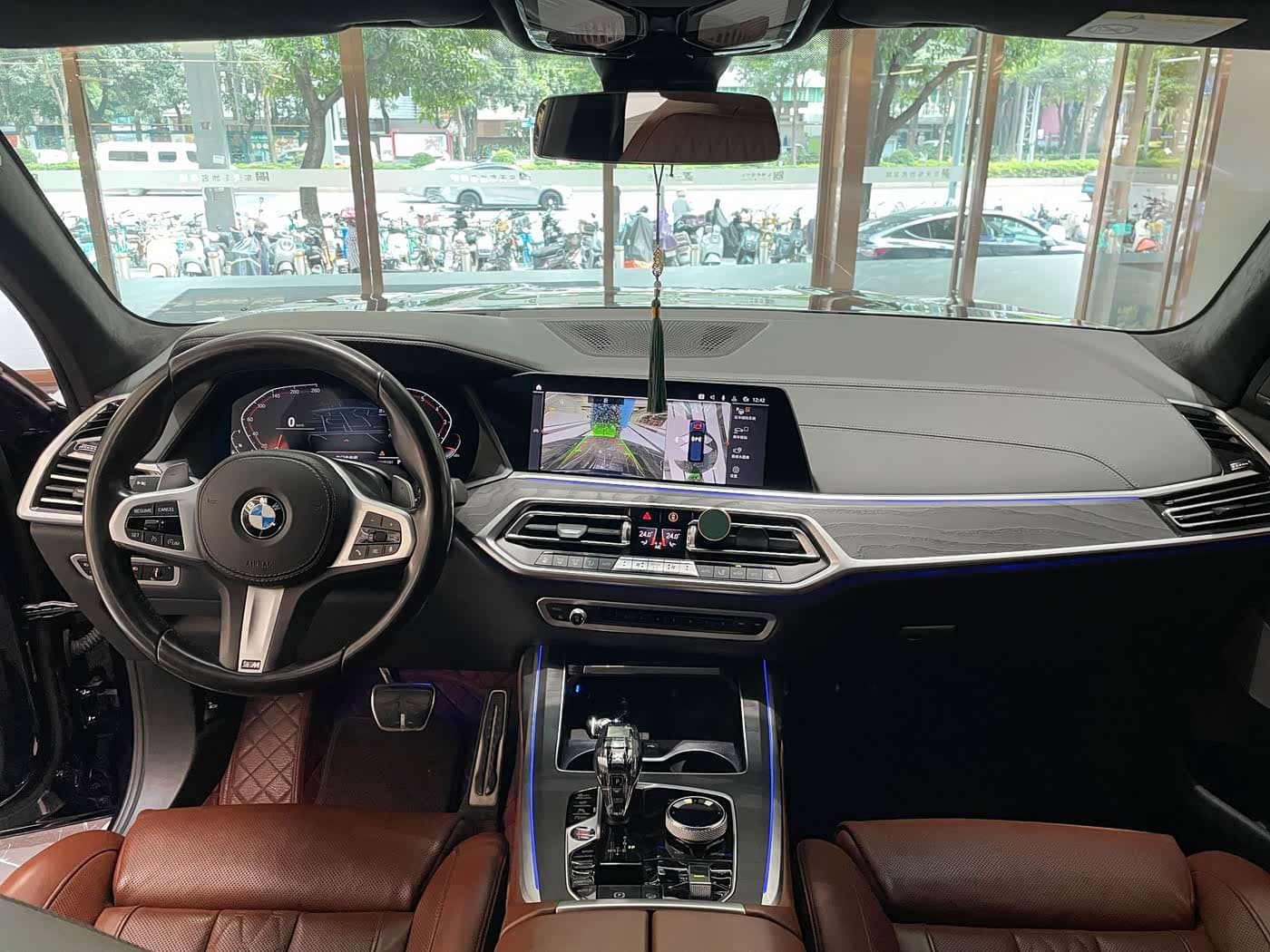 BMW X7 2020 — Фото 19/20