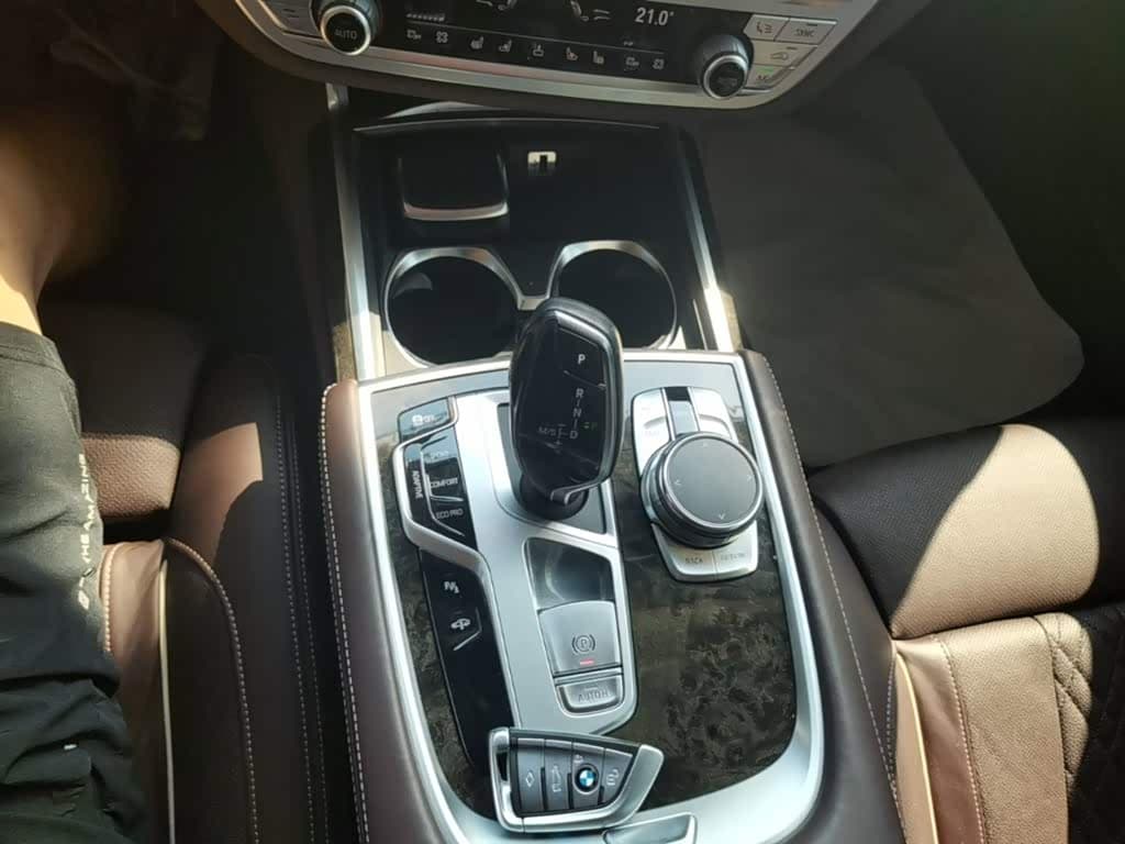 BMW 7 Series 2017 — Фото 14/20