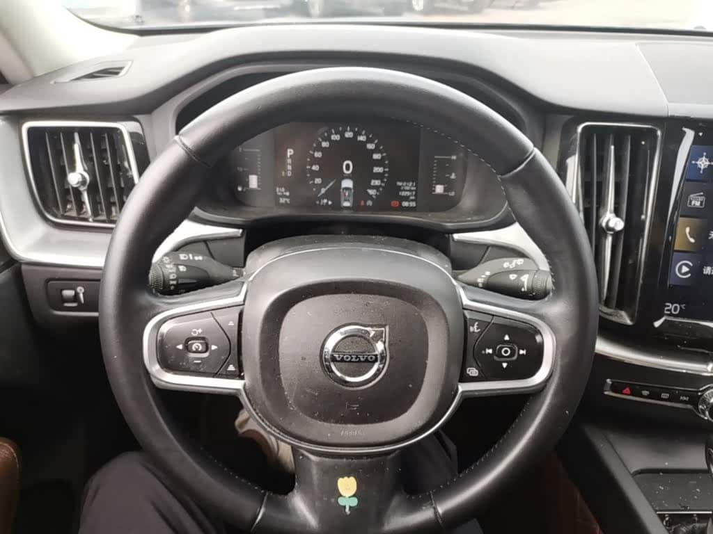 Volvo XC60 2018 — Фото 11/20