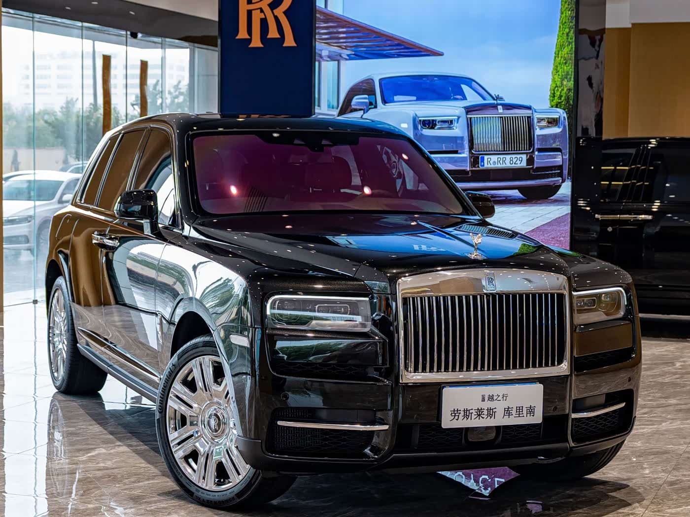 Rolls-Royce Cullinan 2025 — Фото 2/20