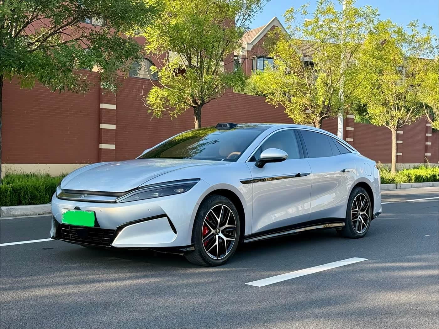 BYD Han L 2025 — Фото 1/9
