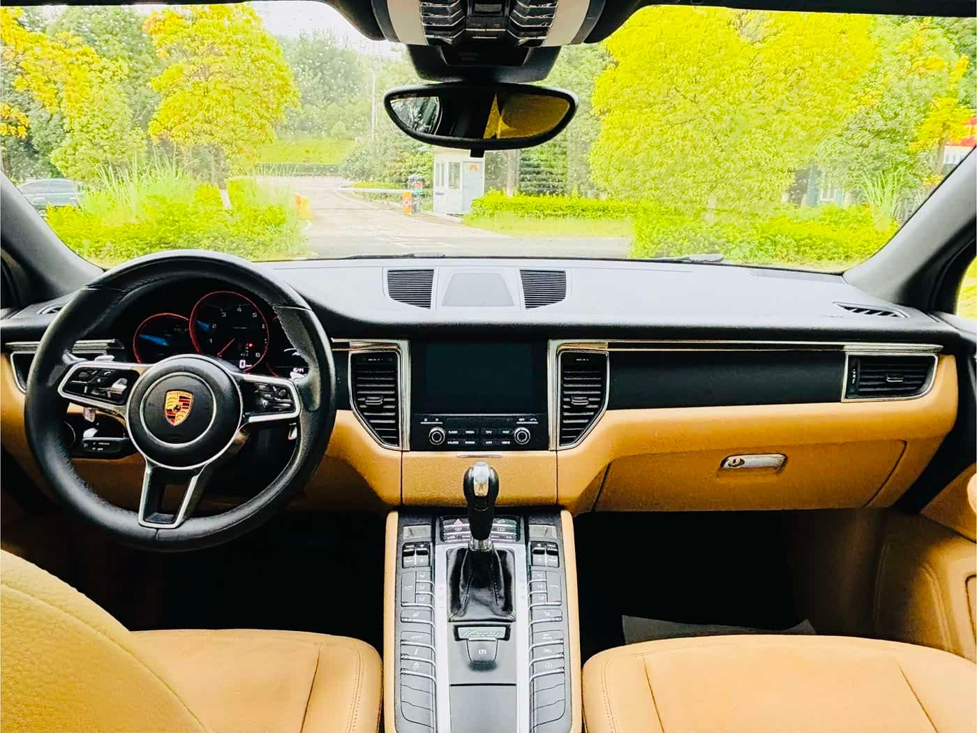 Porsche Macan 2017 — Фото 12/17