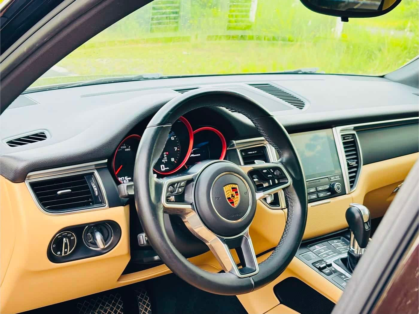 Porsche Macan 2017 — Фото 11/17