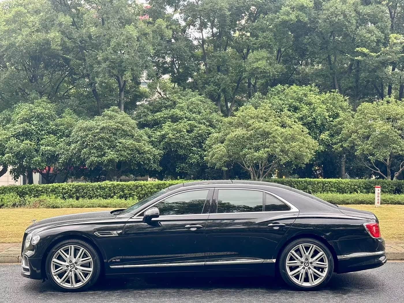 Bentley Flying Spur 2021 — Фото 5/9