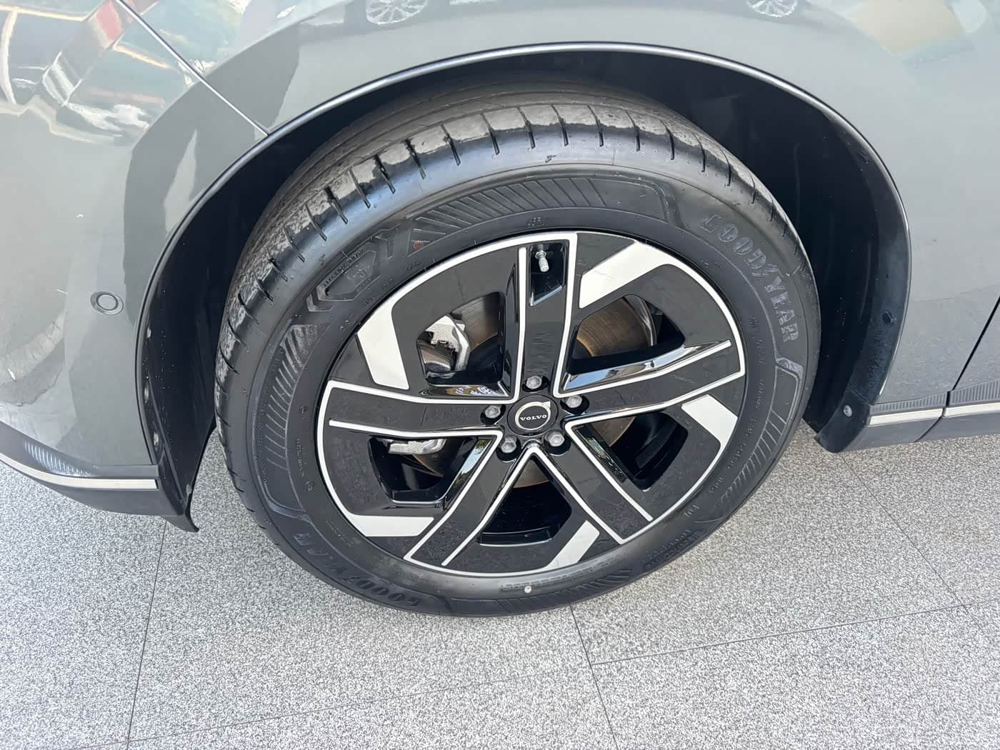 Volvo XC70 Plug-in Hybrid 2025 — Фото 3/16