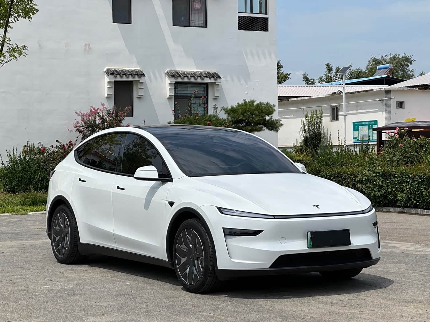 Tesla Model Y L 2026 — Фото 3/16