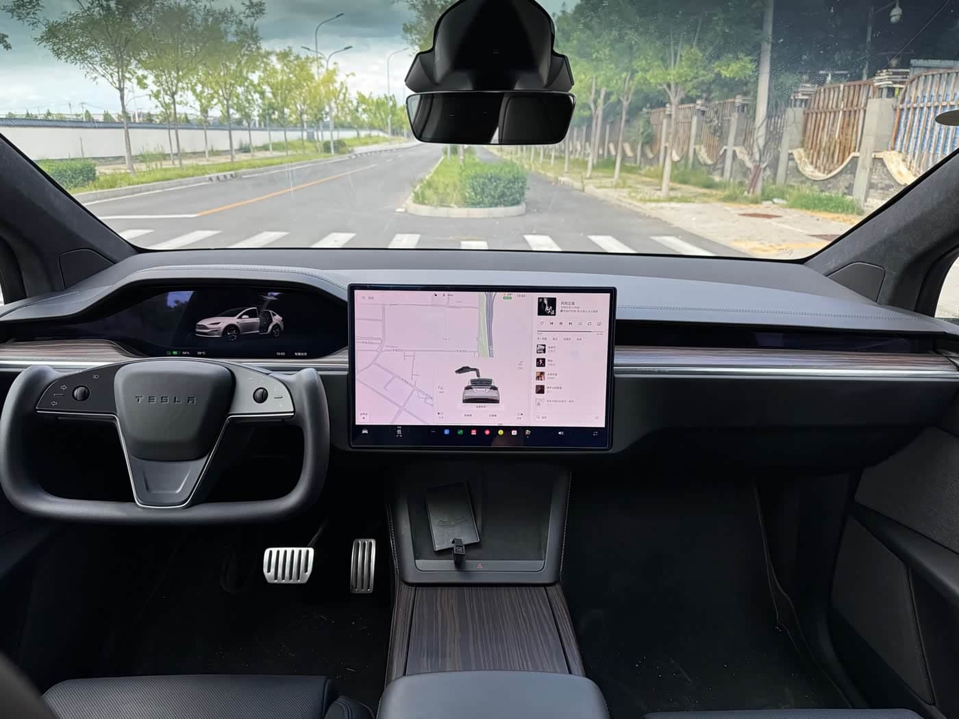 Tesla Model X 2023 — Фото 11/20