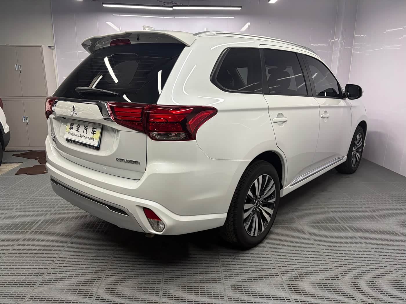 Mitsubishi Outlander 2022 — Фото 16/18