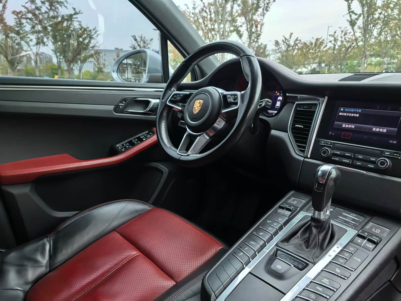 Porsche Macan 2017 — Фото 13/16