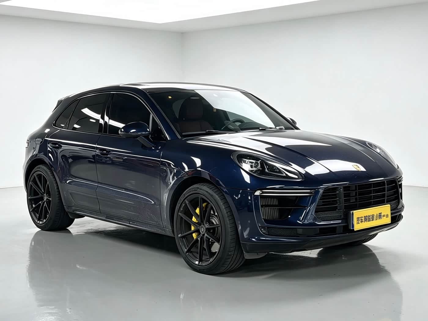 Porsche Macan 2021 — Фото 1/13