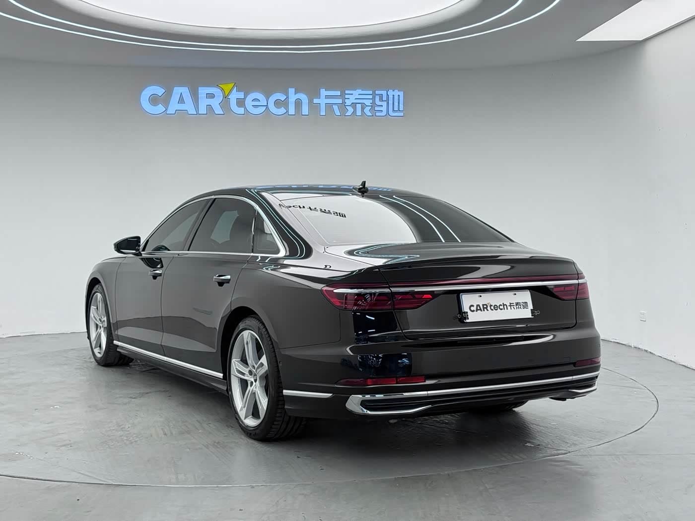 Audi A8 2023 — Фото 4/20