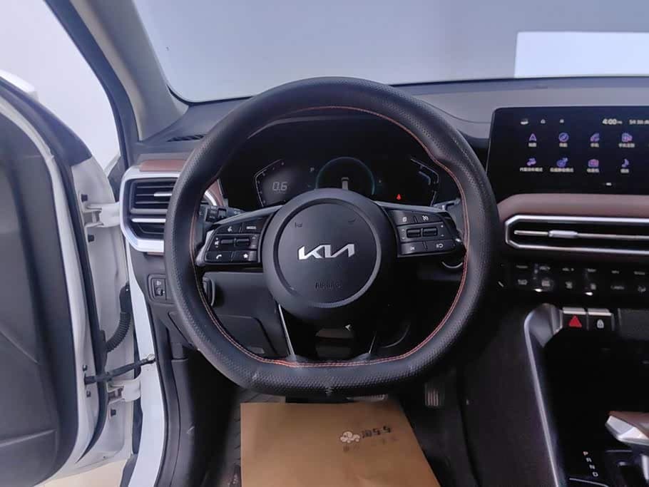 Kia Sportage 2023 — Фото 15/16