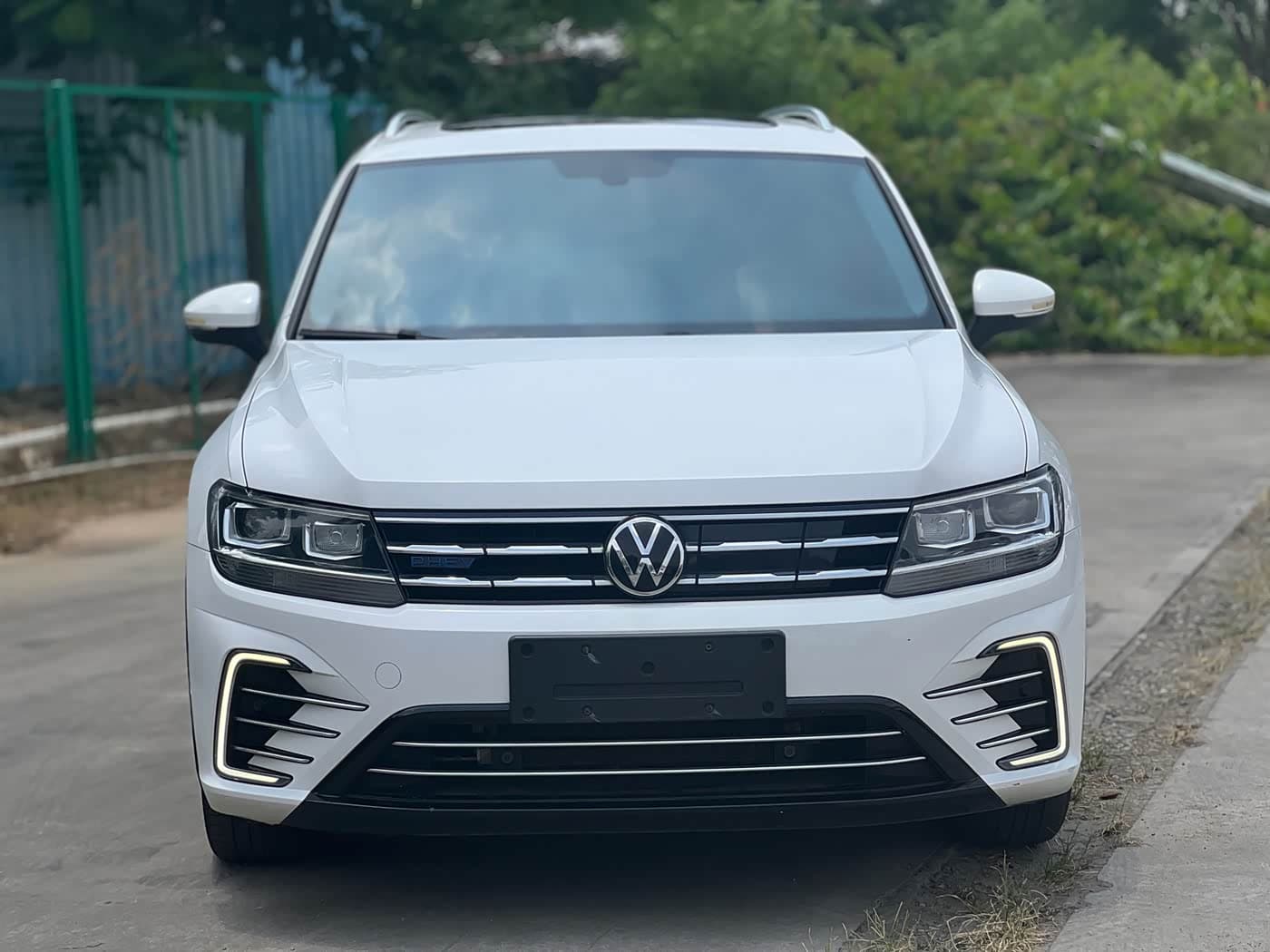 Volkswagen Tiguan L PHEV 2021 — Фото 2/10