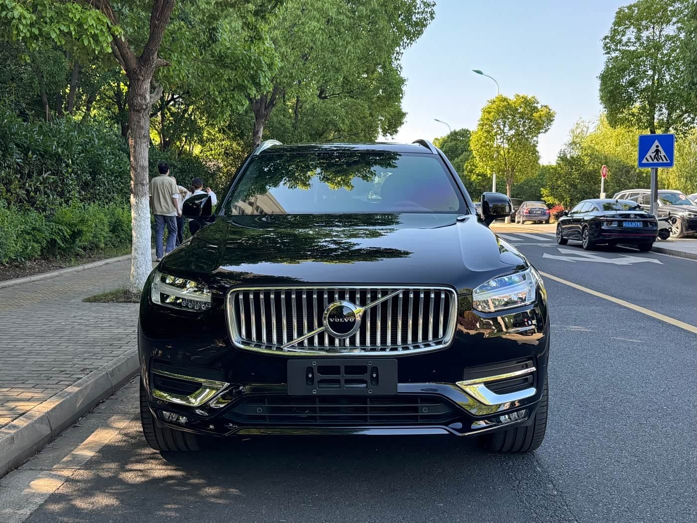 Volvo XC90 2021 — Фото 2/15