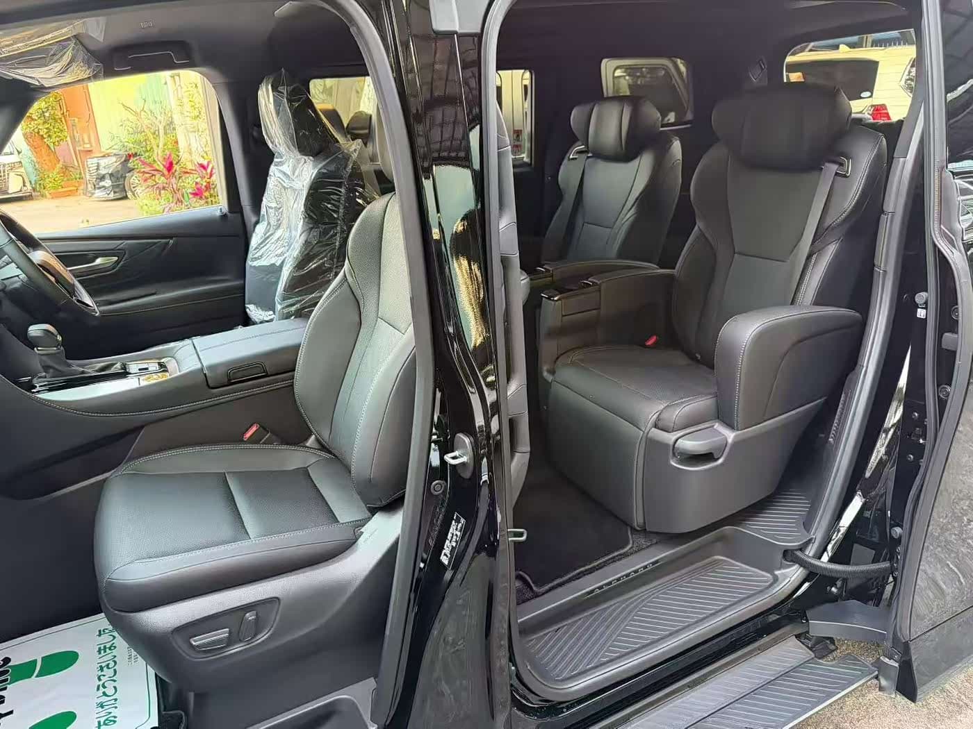 Toyota Alphard 2023 — Фото 7/9