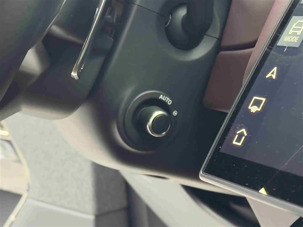 Land Rover Range Rover Sport 2025 — Фото 14/17