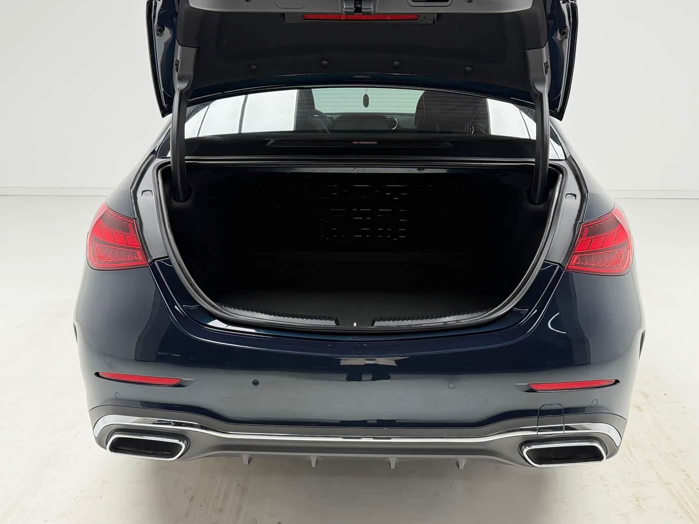 Mercedes-Benz C-Class 2023 — Фото 10/17