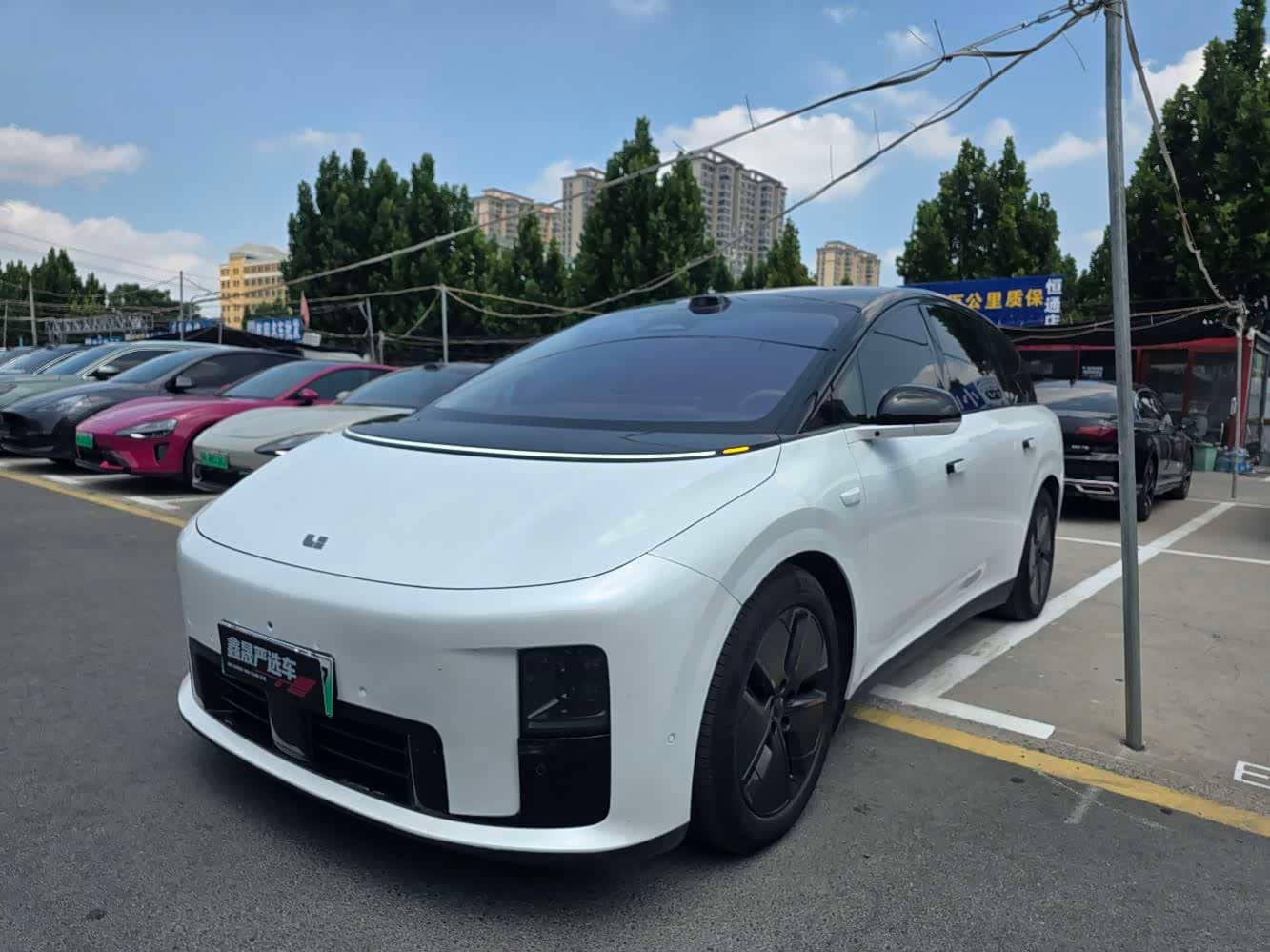 Li Auto Li i8, 2025