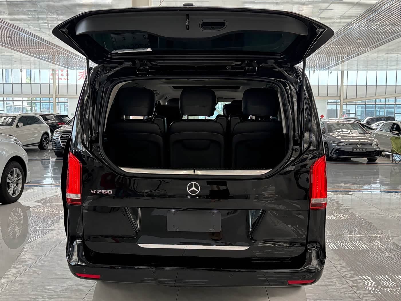 Mercedes-Benz V-Class 2022 — Фото 8/14