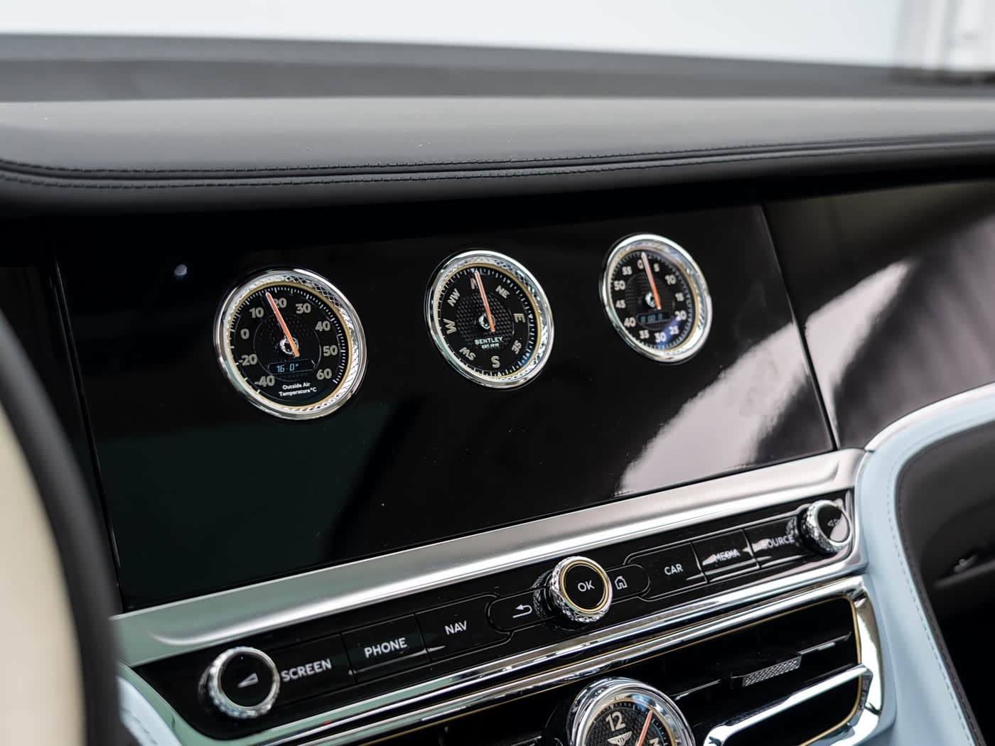 Bentley Flying Spur 2024 — Фото 8/20