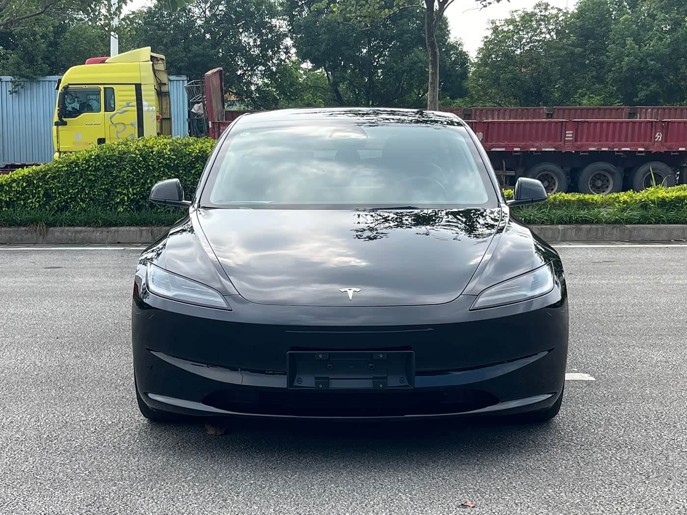Tesla Model 3 2025 — Фото 2/18