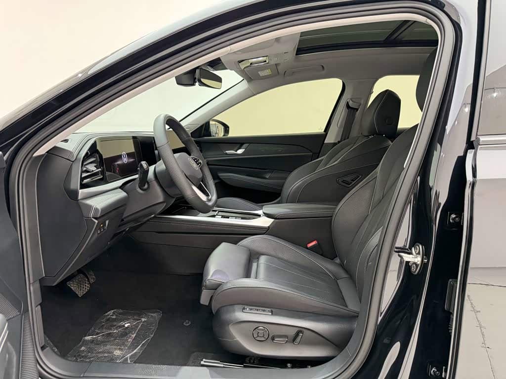 Volkswagen Passat 2025 — Фото 17/20