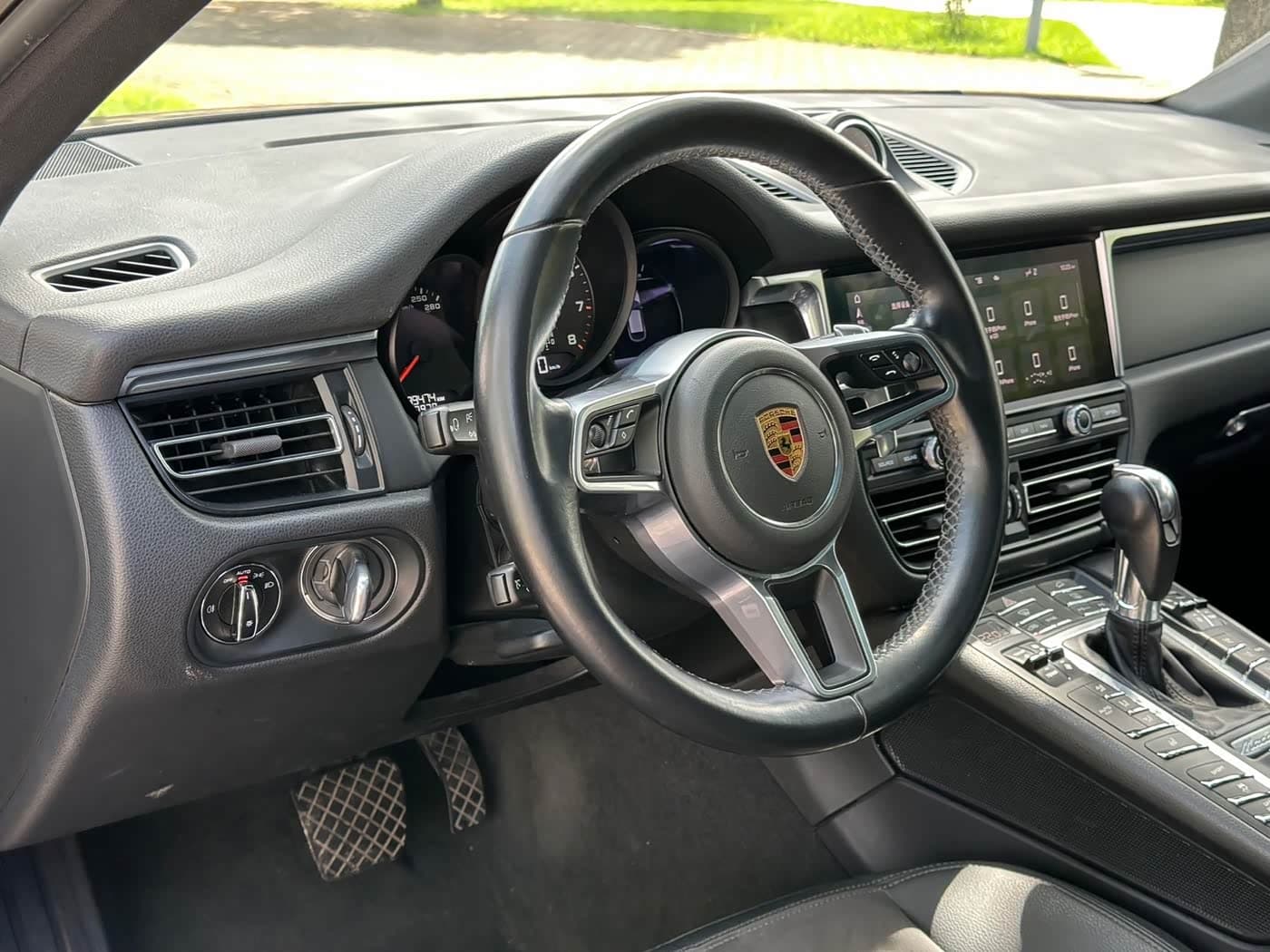Porsche Macan 2022 — Фото 11/17
