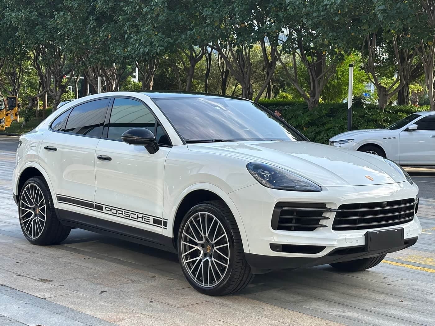 Porsche Cayenne 2023 — Фото 3/20
