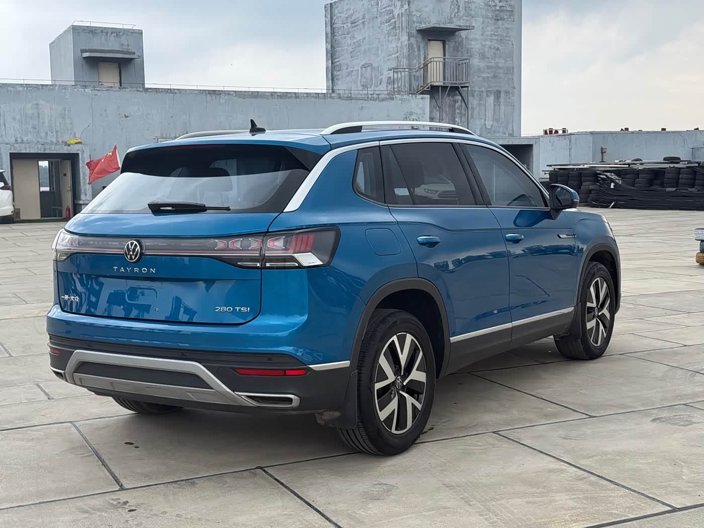 Volkswagen Tayron GTE Plug-in Hybrid 2022 — Фото 5/20